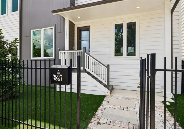Photo 2 of Sale Pending at 3827 Arlington St, Houston, TX 77018 | MLS# 83865357 | Listing updated on 2026-09-10