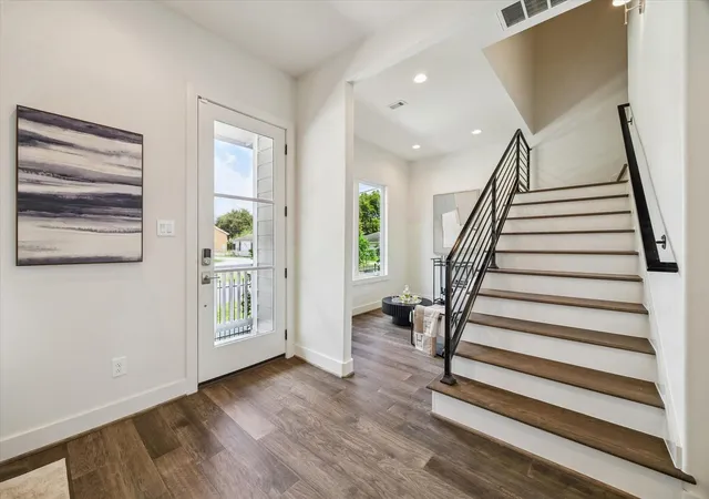 Photo 4 of Sale Pending at 3827 Arlington St, Houston, TX 77018 | MLS# 83865357 | Listing updated on 2026-09-10