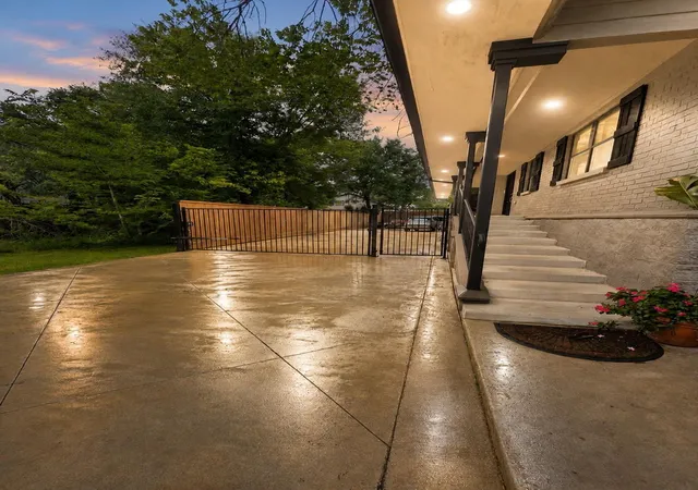 Photo 3 of Single family home for sale at 5 Tree Frog Dr, Houston, TX 77074 | MLS# 76144355 | Listing updated on 2026-09-05