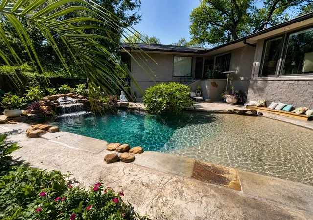 Photo 4 of Single family home for sale at 5 Tree Frog Dr, Houston, TX 77074 | MLS# 76144355 | Listing updated on 2026-09-05