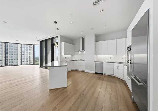Condo for sale at 1409 Post Oak Blvd #1602, Houston, TX 77056 | MLS# 8386847
