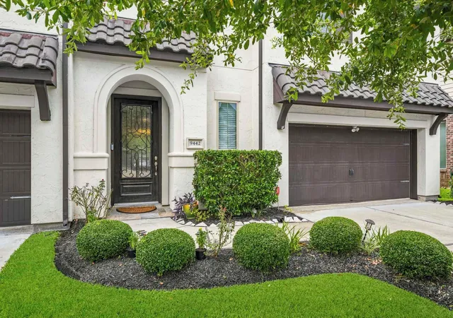 Photo 3 of Townhouse for sale at 9442 Scanlan Heights Ln, Missouri City, TX 77459 | MLS# 62671923 | Listing updated on 2026-08-30