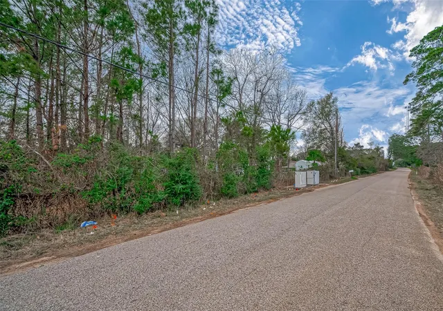 2nd image of 13727 Adams Ln, Pinehurst, TX 77362 | MLS# 91496365