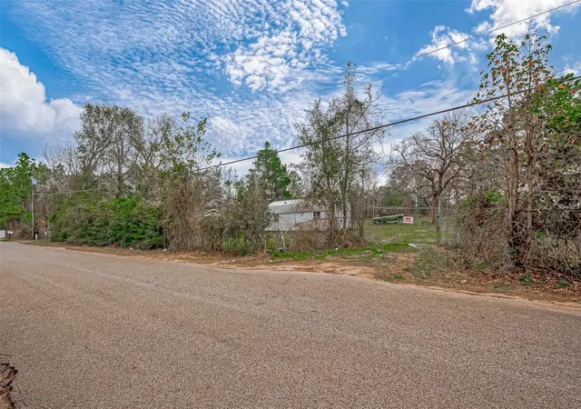 3rd image of 13727 Adams Ln, Pinehurst, TX 77362 | MLS# 91496365