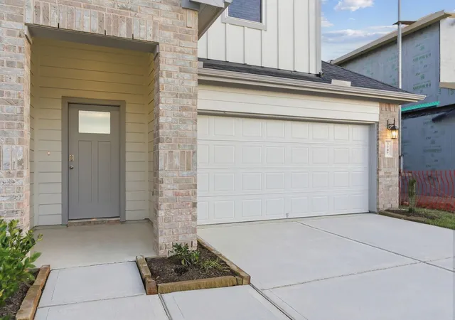 Photo 2 of Sale Pending at 6211 Cherry Meadows St, Richmond, TX 77469 | MLS# 25619945 | Listing updated on 2026-07-27