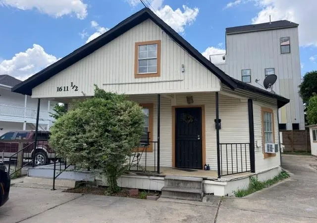 Photo 1 of Multi family home for sale at 1611 Common St, Houston, TX 77009 | MLS# 88695484 | Listing updated on 2026-09-01