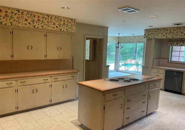 Photo 4 of Single family home for sale at 2310 Oak Dr, Bay City, TX 77414 | MLS# 54357972 | Listing updated on 2026-09-14