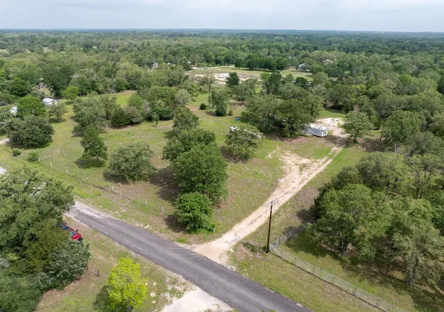 Photo 4 of Sale Pending at 327 Teal Lake Dr, Caldwell, TX 77836 | MLS# 18613959 | Listing updated on 2026-08-20