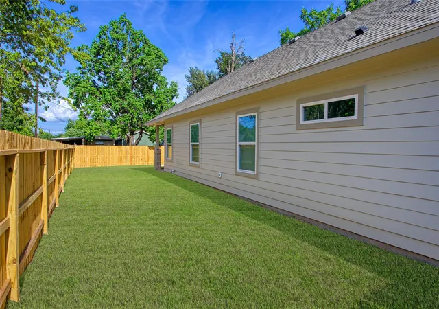 Photo 3 of Single family home for sale at 706 Ashville St, Navasota, TX 77868 | MLS# 46173413 | Listing updated on 2026-09-20