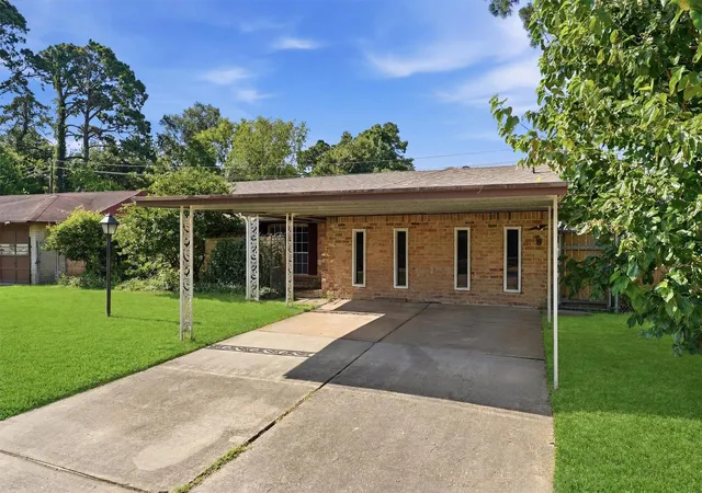 Photo 2 of Single family home for sale at 6502 Leedale St, Houston, TX 77016 | MLS# 35732129 | Listing updated on 2026-09-17