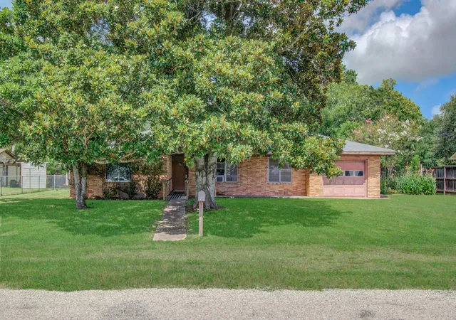 Homes for sale in Columbus, TX | 414 Forest St, Columbus, TX 78934 | MLS# 24136332