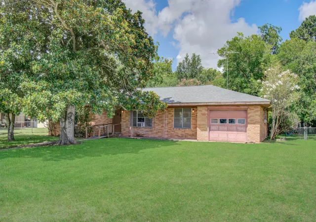 Homes for sale in Columbus, TX | 414 Forest St, Columbus, TX 78934 | MLS# 24136332