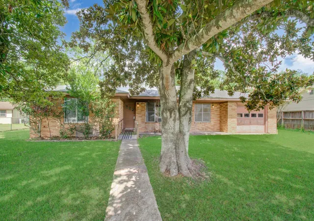 Homes for sale in Columbus, TX | 414 Forest St, Columbus, TX 78934 | MLS# 24136332