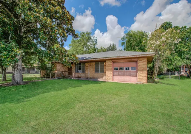 Homes for sale in Columbus, TX | 414 Forest St, Columbus, TX 78934 | MLS# 24136332