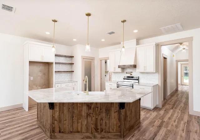 5th image of 706 Oak Valley Dr, Kerrville, TX 78028 | MLS# 76917665