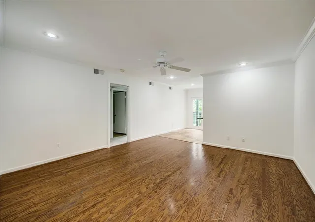 2nd image of 8277 Kingsbrook Rd, Houston, TX 77024