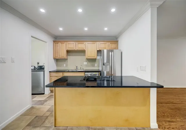 4th image of 8277 Kingsbrook Rd #254, Houston, TX 77024 | MLS# 52209813