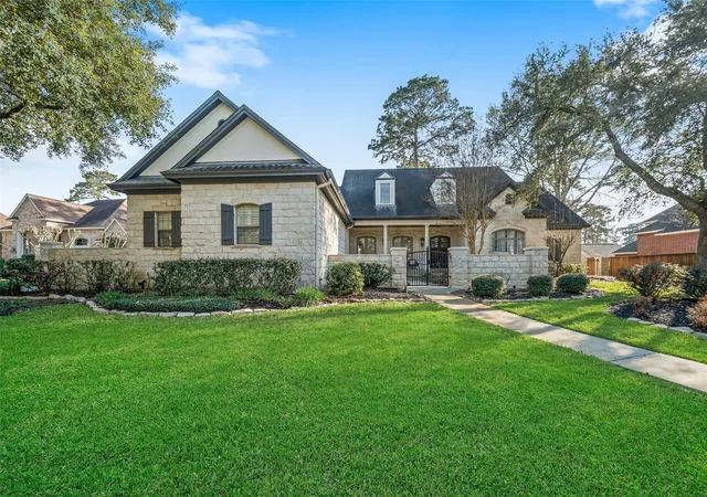Photo 1 of Sale Pending at 42 Forest Green Trl, Kingwood, TX 77339 | MLS# 37356669 | Listing updated on 2026-09-17