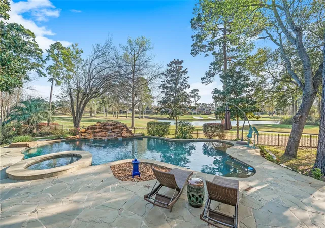 Photo 2 of Sale Pending at 42 Forest Green Trl, Kingwood, TX 77339 | MLS# 37356669 | Listing updated on 2026-09-17