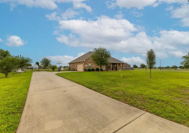 Homes for sale in Sealy, TX | 5236 Hillboldt Rd, Sealy, TX 77474 | MLS# 24901050