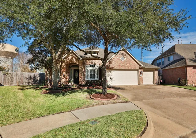 Photo 1 of Single family home for sale at 852 Shl Pointe Ln, League City, TX 77573 | MLS# 67278564 | Listing updated on 2026-07-20