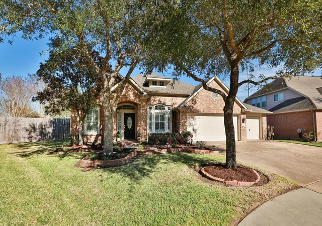 Photo 2 of Single family home for sale at 852 Shl Pointe Ln, League City, TX 77573 | MLS# 67278564 | Listing updated on 2026-07-20