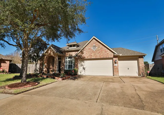 Photo 3 of Single family home for sale at 852 Shl Pointe Ln, League City, TX 77573 | MLS# 67278564 | Listing updated on 2026-07-20