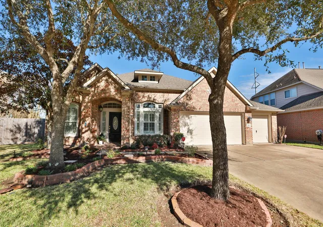 Photo 3 of Single family home for sale at 852 Shl Pointe Ln, League City, TX 77573 | MLS# 67278564 | Listing updated on 2026-07-20