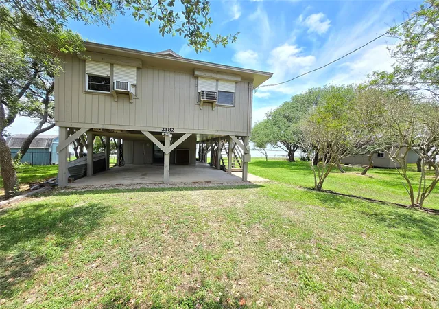Photo 3 of Sale Pending at 2182 W Bayshore Dr, Palacios, TX 77465 | MLS# 37043284 | Listing updated on 2026-10-04