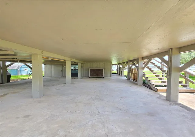 Photo 3 of Sale Pending at 2182 W Bayshore Dr, Palacios, TX 77465 | MLS# 37043284 | Listing updated on 2026-10-04