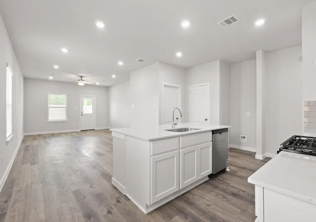 5th image of 460 Long Branch Dr, Dayton, TX 77535 | MLS# 68531843
