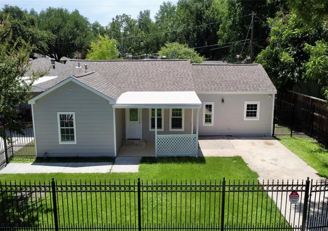1st image of 5701 Luna St, Houston, TX 77076 | MLS# 92425002