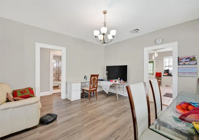 4th image of 6832 Avenue I, Houston, TX 77011 | MLS# 35924598