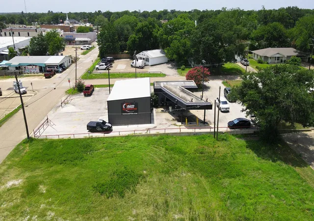 Homes for sale in Madisonville, TX | 207 E Cottonwood St, Madisonville, TX 77864 | MLS# 28519592