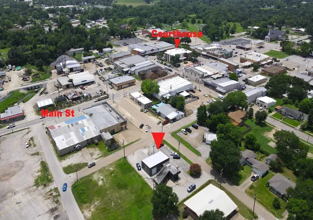 Homes for sale in Madisonville, TX | 207 E Cottonwood St, Madisonville, TX 77864 | MLS# 28519592