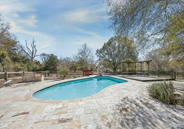 Photo 3 of Single family home for sale at 640 Piney Crk Rd, Bellville, TX 77418 | MLS# 28418434 | Listing updated on 2026-09-18