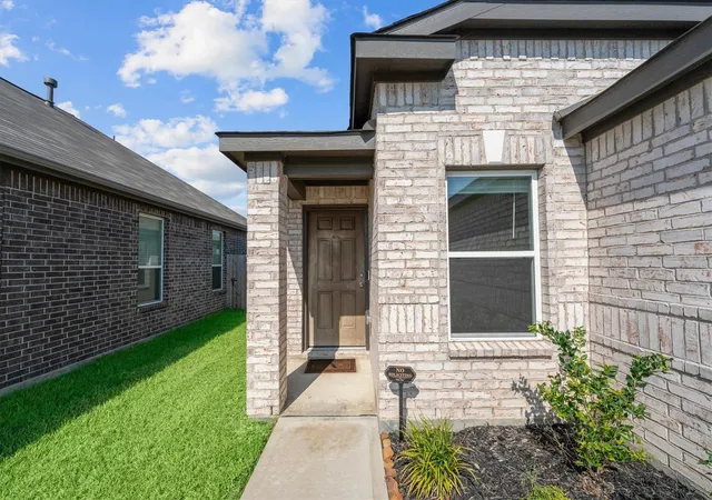 Photo 3 of Single family home for sale at 15707 Lemmonwood Hills Ln, Houston, TX 77044 | MLS# 34128461 | Listing updated on 2026-09-13
