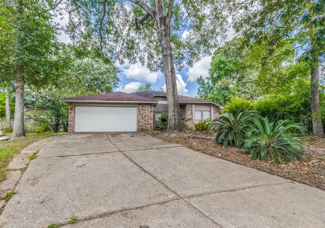 Single family home for sale at 2803 Parkwood Manor Dr, Houston, TX 77339 | MLS# 79116199