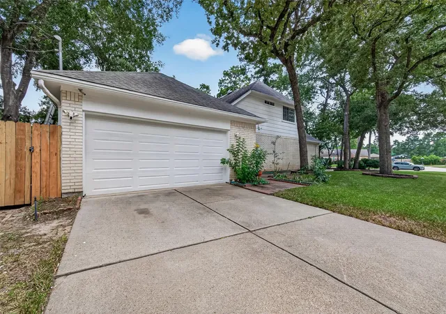 Photo 3 of Single family home for sale at 12110 Hermitage Oaks Ct, Tomball, TX 77377 | MLS# 58877280 | Listing updated on 2026-09-14