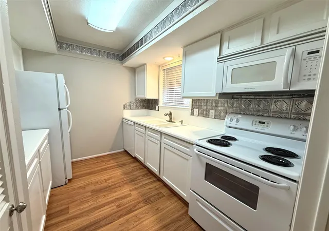 Photo 3 of Condo for sale at 2232 S Piney Point Rd #108, Houston, TX 77063 | MLS# 81337236 | Listing updated on 2026-09-19