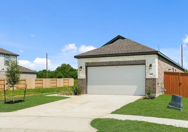 Photo 3 of Single family home for sale at 400 Long Branch Dr, Dayton, TX 77535 | MLS# 23250553 | Listing updated on 2026-10-08