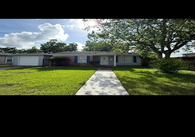 1st image of 102 Forest Oaks Ln, Lake Jackson, TX 77566 | MLS# 41553097