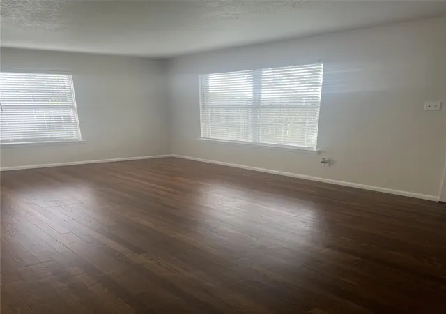 5th image of 102 Forest Oaks Ln, Lake Jackson, TX 77566 | MLS# 41553097