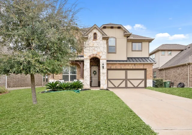 Photo 2 of Sale Pending at 2710 Park Crossing, Pearland, TX 77581 | MLS# 58437061 | Listing updated on 2026-09-21