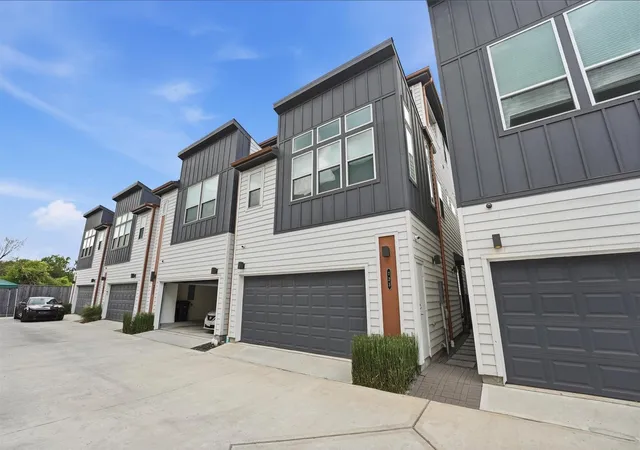 Photo 1 of Single family home for sale at 723 N Emile St, Houston, TX 77020 | MLS# 34440700 | Listing updated on 2026-08-29