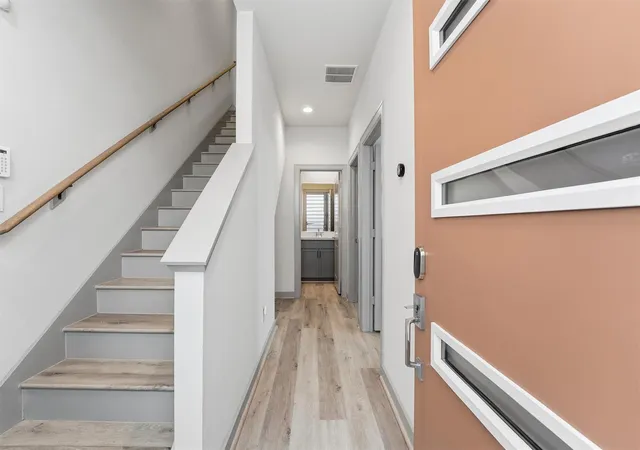 Photo 3 of Single family home for sale at 723 N Emile St, Houston, TX 77020 | MLS# 34440700 | Listing updated on 2026-08-29