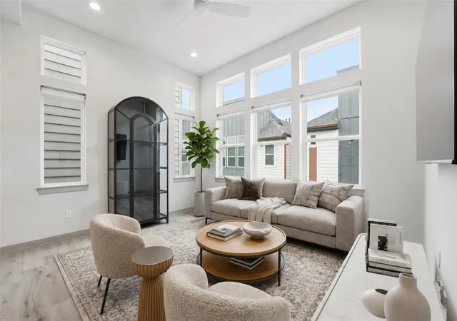 Photo 3 of Single family home for sale at 723 N Emile St, Houston, TX 77020 | MLS# 34440700 | Listing updated on 2026-08-29
