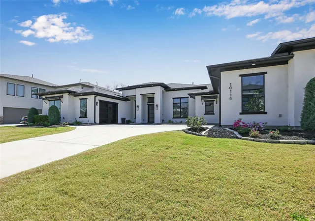 Photo 3 of Single family home for sale at 10114 Mariner Oaks Dr, Missouri City, TX 77459 | MLS# 62819096 | Listing updated on 2026-09-17