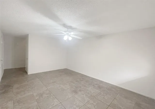 Listing Photo 4 - Condo for sale in building located at 12023 Greenwood Forest Dr, Houston, TX 77066 - Unit #B