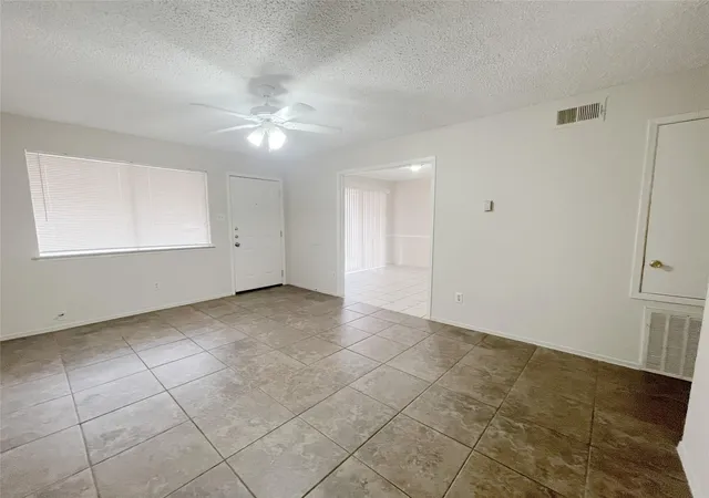Listing Photo 5 - Condo for sale in building located at 12023 Greenwood Forest Dr, Houston, TX 77066 - Unit #B